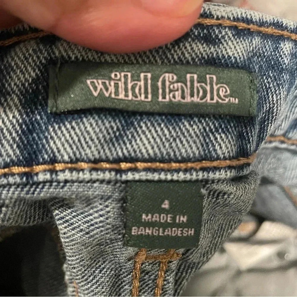 Wild fable women's denim shorts distressed size 4 - Picture 3 of 4